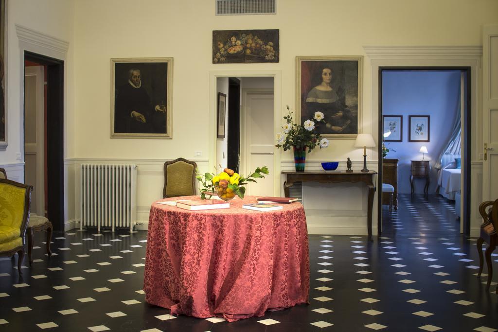 Palazzo Lengueglia B&B Albenga Exterior photo