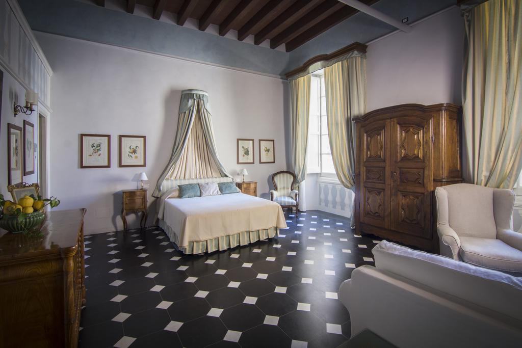Palazzo Lengueglia B&B Albenga Exterior photo